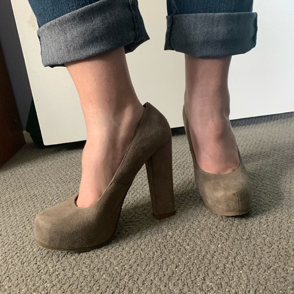 Candie’s Suede 5” Platform Heels - Picture 8 of 9